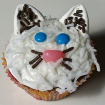 White cat cupcake