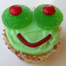 Big-eyed frog cupcake