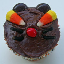 Halloween cat cupcake