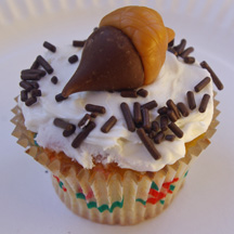 Caramel acorn cupcake