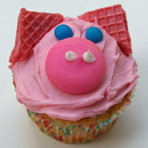 Cookie ear pig cupcake