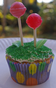 Lollypop flower cupcake